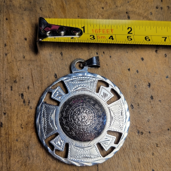 Sterling silver vintage Mayan calendar pendant - Picture 5 of 9
